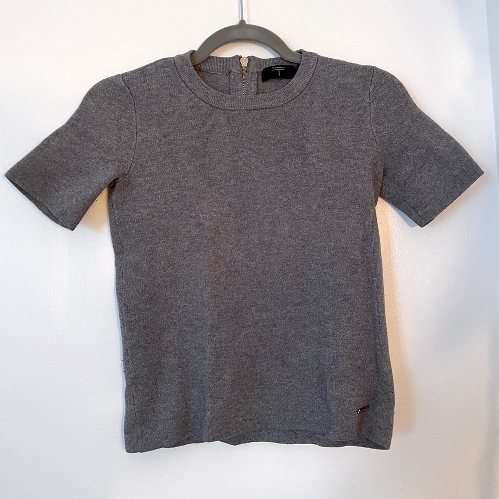 Tahari grey knit shirt